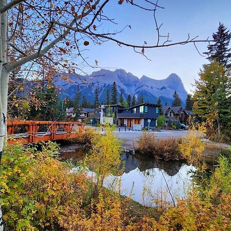 Luxurious Rundle Cliffs Lodge In Spring Creek Канмор Экстерьер фото