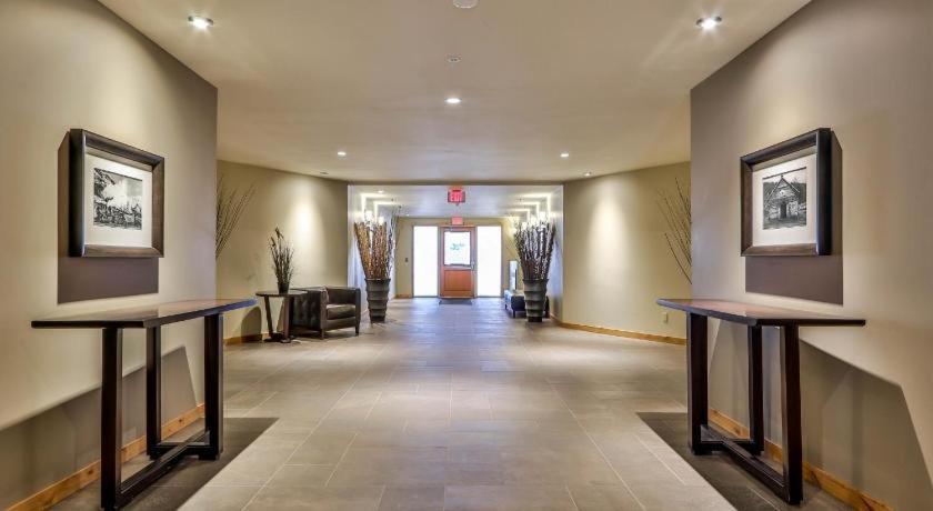 Luxurious Rundle Cliffs Lodge In Spring Creek Канмор Экстерьер фото